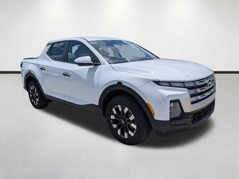 Used 2025 Hyundai Santa Cruz SE FWD image 2