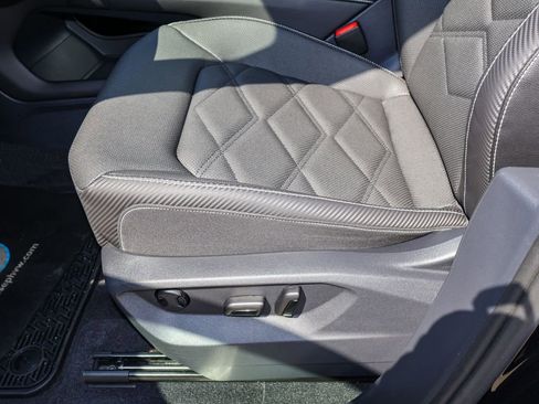 Certified 2025 Volkswagen Atlas Cross Sport SE image 13