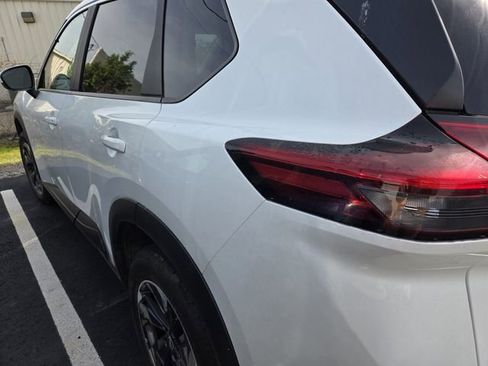 Used 2024 Nissan Rogue SV image 7