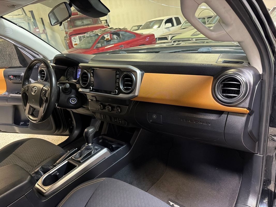 Used 2020 Toyota Tacoma SR5 RWD image 37