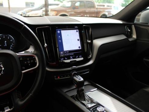 Used 2019 Volvo XC60 T6 R-Design w/ Protection Package Premier image 24