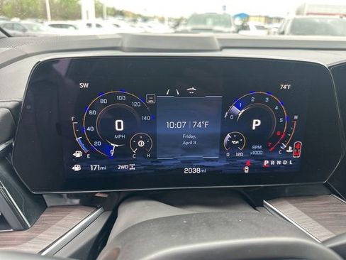 Used 2025 Chevrolet Suburban Z71 w/ Z71 Off-Road Package image 13