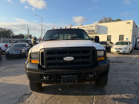 Used 2006 Ford F550 4x4 Crew Cab Super Duty image 3