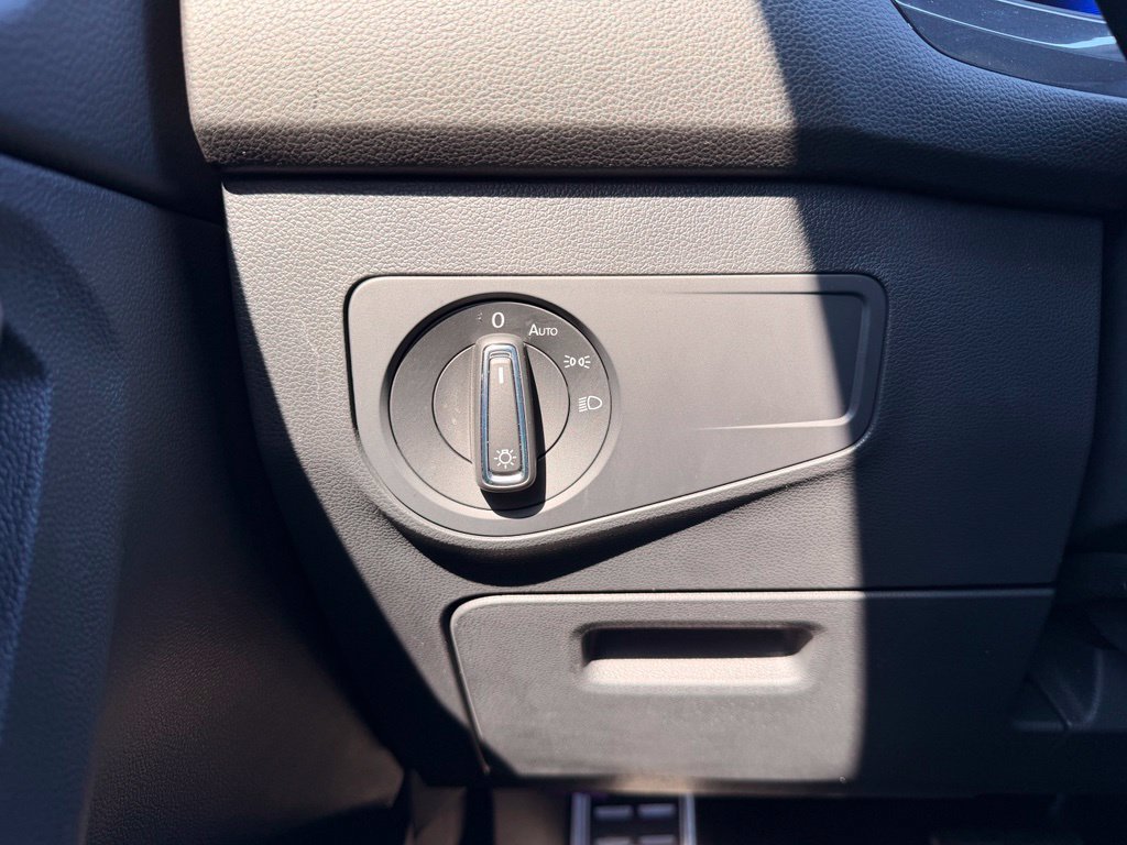 Used 2024 Volkswagen Tiguan SE R-Line FWD image 19