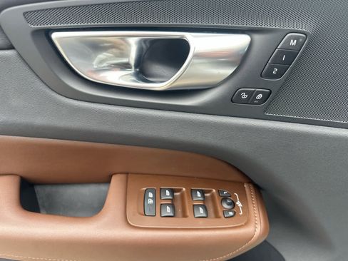 Used 2025 Volvo XC60 B5 Plus AWD/4WD image 9