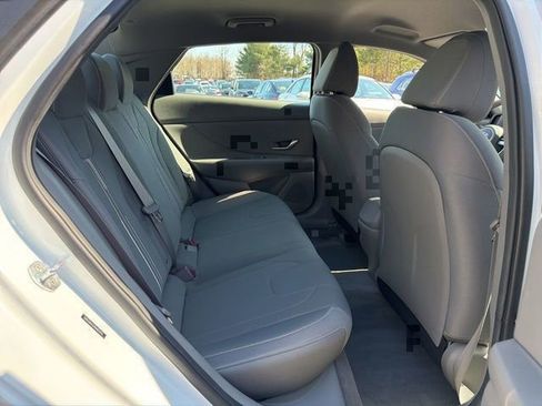 Certified 2022 Hyundai Elantra SEL image 11