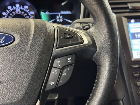 Used 2019 Ford Fusion Titanium image 33