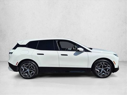 Used 2024 BMW iX xDrive50 w/ Sport Package AWD/4WD image 4