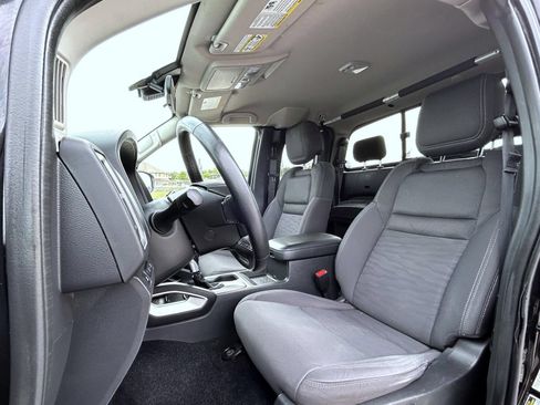 Used 2022 Nissan Frontier SV AWD/4WD image 10