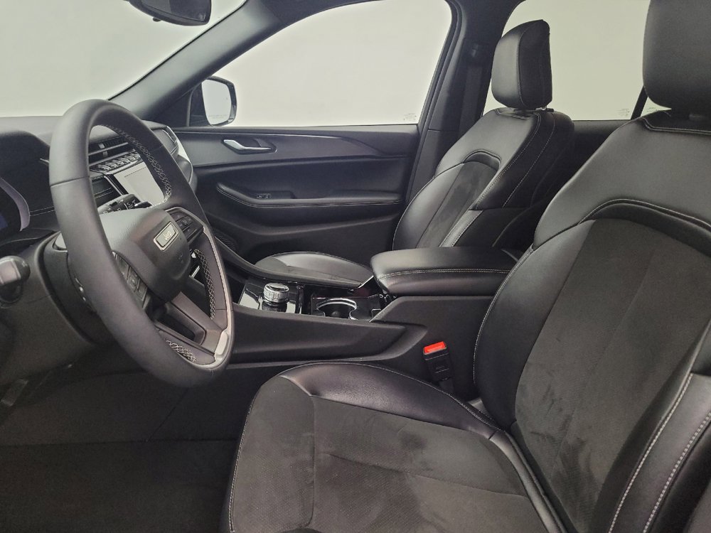 Used 2023 Jeep Grand Cherokee Altitude AWD/4WD image 17