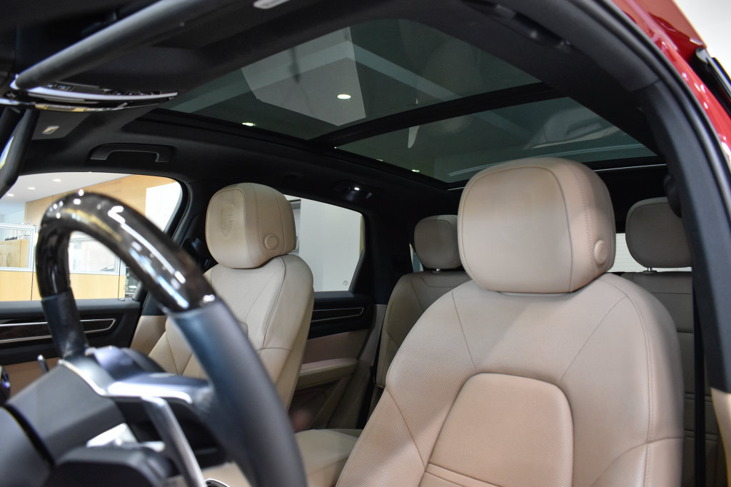 Used 2022 Porsche Cayenne AWD/4WD image 3