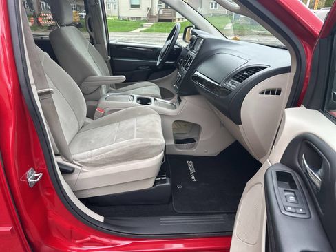 Used 2013 Dodge Grand Caravan SXT FWD image 13