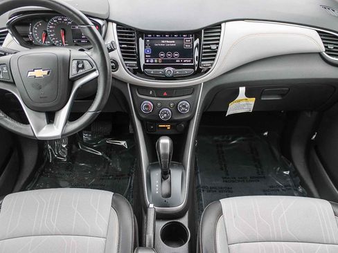 Used 2022 Chevrolet Trax LT w/ LT Convenience Package image 13