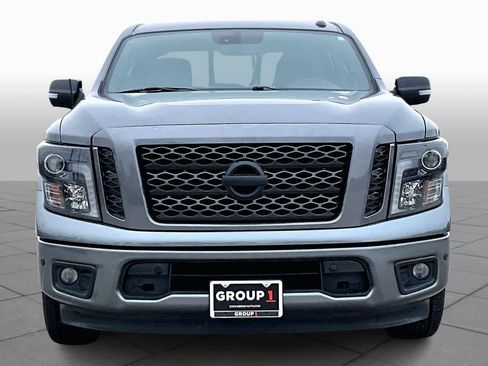 Used 2019 Nissan Titan SV w/ SV Convenience Package image 3