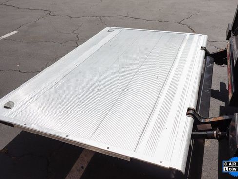 Used 2017 Ford F750 2WD Regular Cab Super Duty image 10