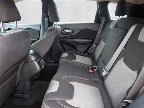 Used 2014 Jeep Cherokee Latitude FWD image 9