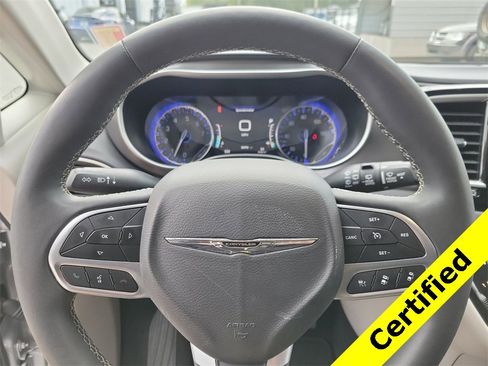 Certified 2024 Chrysler Pacifica Touring-L image 22