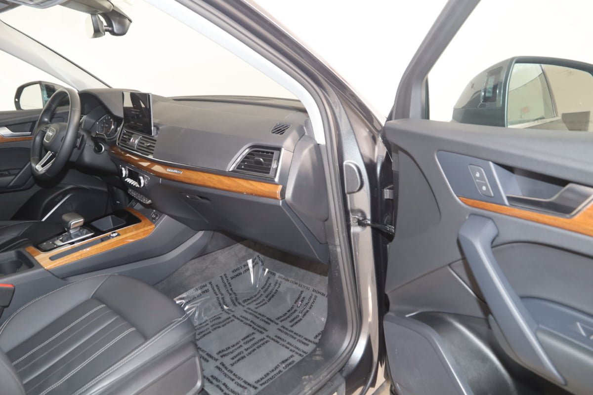 Used 2023 Audi Q5 2.0T Premium AWD/4WD image 35