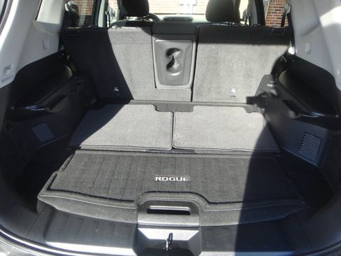 Used 2019 Nissan Rogue SV image 13