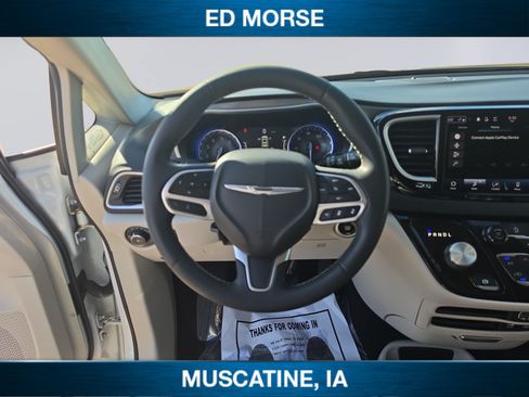 Certified 2022 Chrysler Pacifica Touring-L FWD image 12