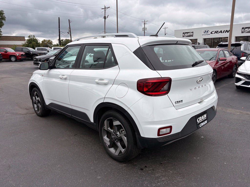 Used 2024 Hyundai Venue SEL FWD image 5