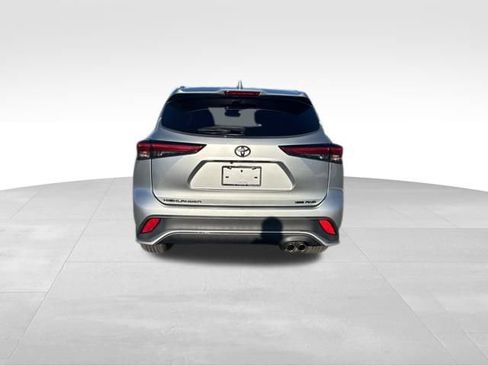 Used 2022 Toyota Highlander XSE image 4