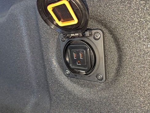 Used 2025 Nissan Frontier SV w/ SV Convenience Package image 15