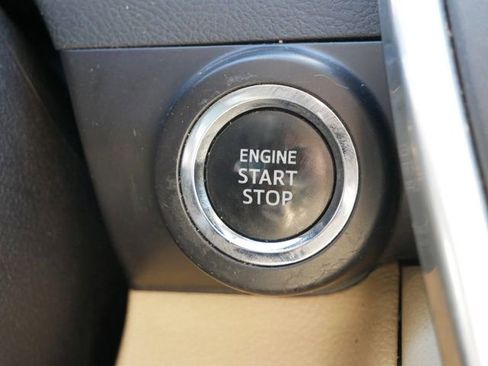 Used 2015 Toyota Camry XLE w/ Moonroof Package FWD image 26