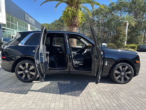 Used 2022 Rolls-Royce Cullinan image 22