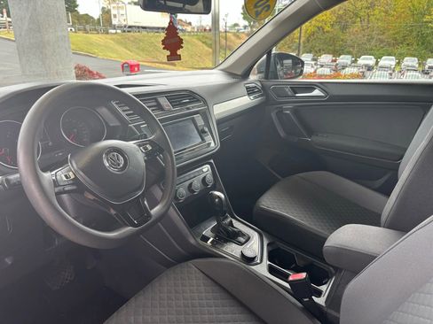 Used 2018 Volkswagen Tiguan S image 7
