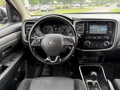 Used 2017 Mitsubishi Outlander ES AWD/4WD image 12