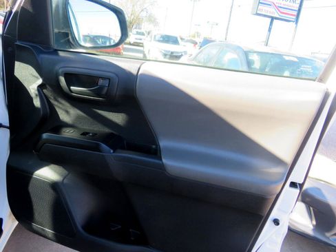 Used 2022 Toyota Tacoma SR image 22