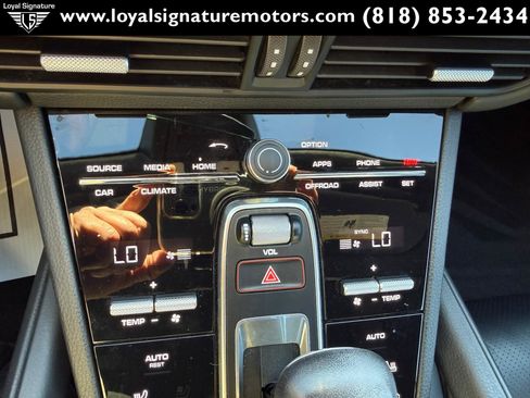 Used 2021 Porsche Cayenne AWD/4WD image 31