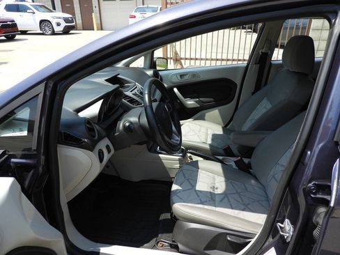 Used 2013 Ford Fiesta SE FWD image 13
