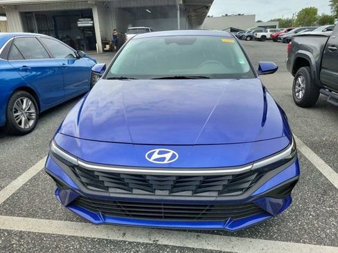 Used 2025 Hyundai Elantra Hybrid FWD image 9