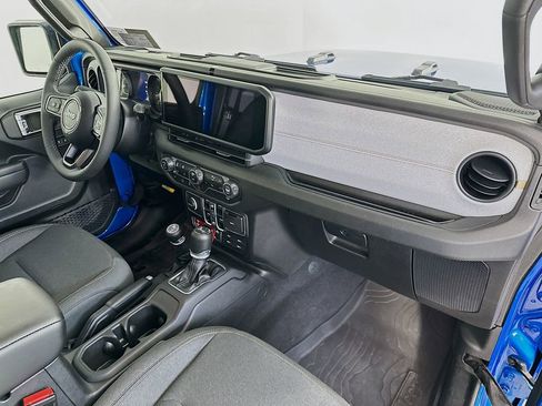 Used 2025 Jeep Wrangler Unlimited Sport AWD/4WD image 30