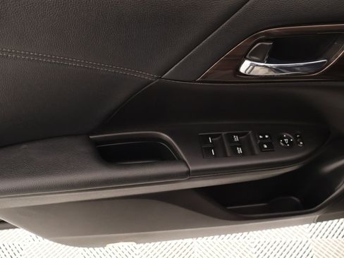 Used 2017 Honda Accord EX-L image 16