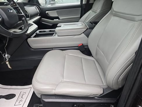 Used 2025 Ford Expedition Active AWD/4WD image 11
