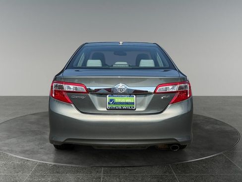 Used 2012 Toyota Camry XLE w/ Leather Pkg FWD image 8