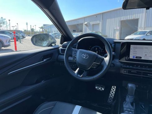 Used 2025 Toyota Camry SE image 33