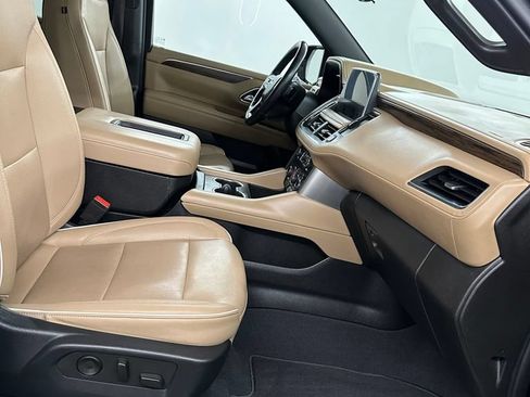 Used 2022 Chevrolet Suburban Premier w/ Premium Package AWD/4WD image 38
