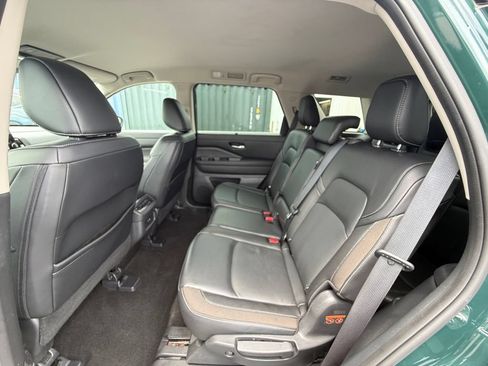 Used 2023 Nissan Pathfinder SL w/ Black Appearance Package AWD/4WD image 24