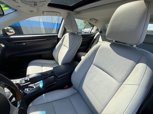 Used 2014 Lexus ES 350 w/ Luxury Package FWD image 11