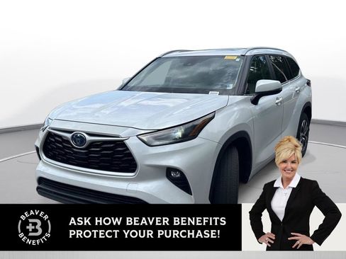 Used 2023 Toyota Highlander XLE FWD image 1