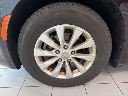 Used 2019 Chrysler Pacifica Touring-L image 9
