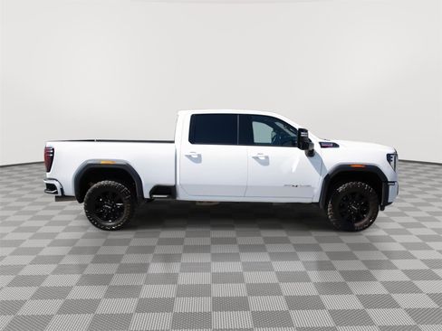 Used 2025 GMC Sierra 2500 AT4 AWD/4WD image 4