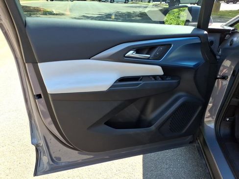 Certified 2025 Chevrolet Equinox EV LT FWD image 19