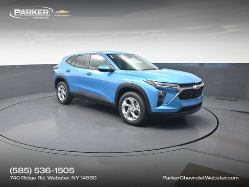 New 2026 Chevrolet Trax LS w/ LS Convenience Package FWD image 1