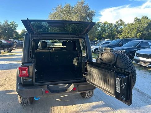 Used 2022 Jeep Wrangler Unlimited Rubicon 4xe AWD/4WD image 7