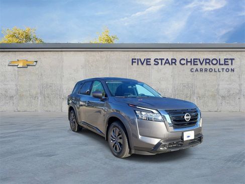 Used 2022 Nissan Pathfinder S image 1